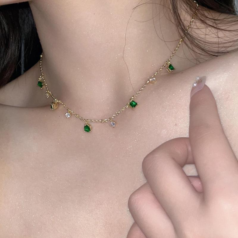 Elegant Light Luxury Teardrop Pendant Necklace