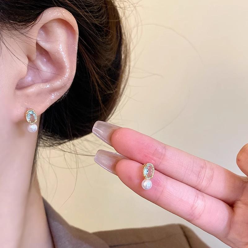 French Minimalist Zircon Pearl Earrings: Elegant, Lightweight, No-Piercing Clip-On Jewelry