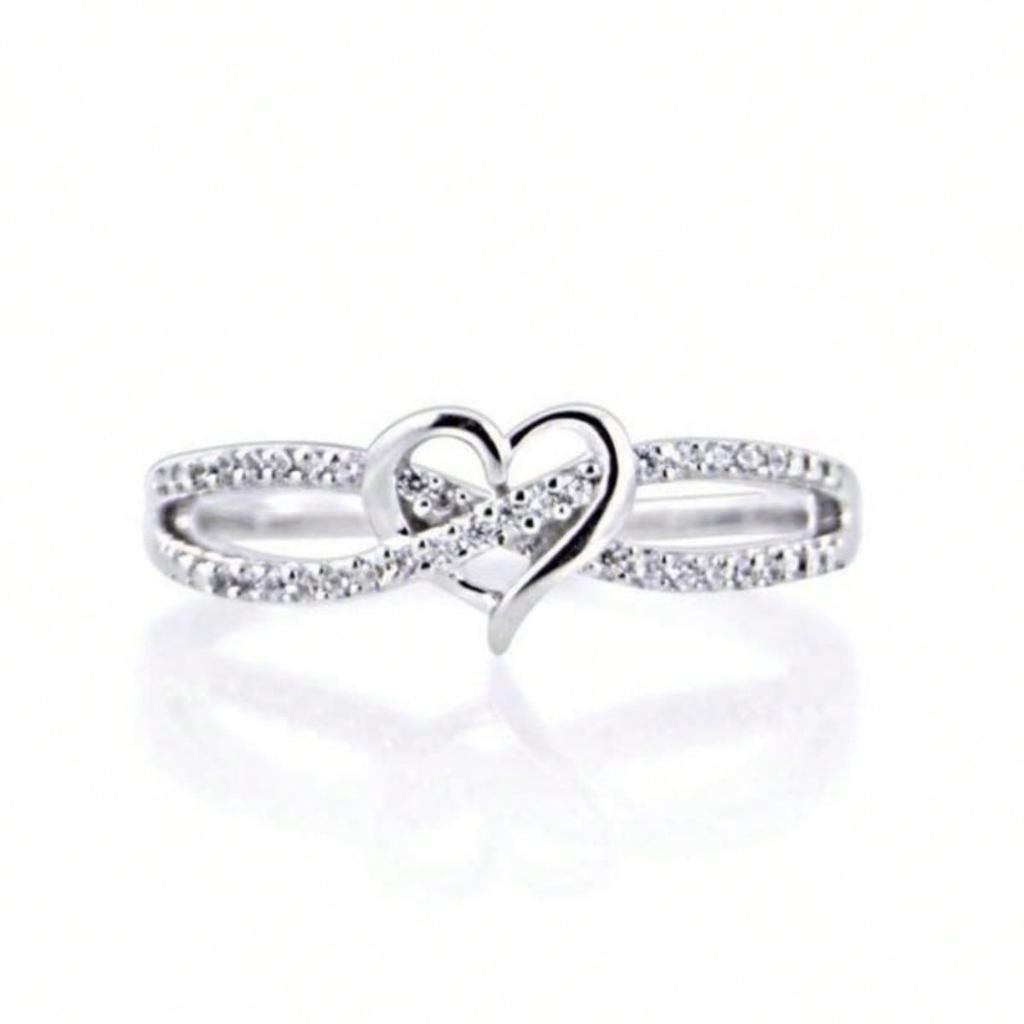 Fashionable Heart-shaped Ring, Simple and Elegant Women's Ring