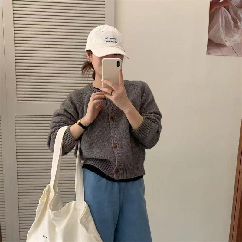 Autumn and Winter New Casual Retro Lazy Knitted Cardigan Women's Design Sense Gentle Soft Waxy Sweater Jacket Top