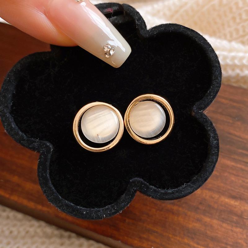 New opal round stud earrings French elegant light luxury premium earrings temperament celebrity style earrings wholesale