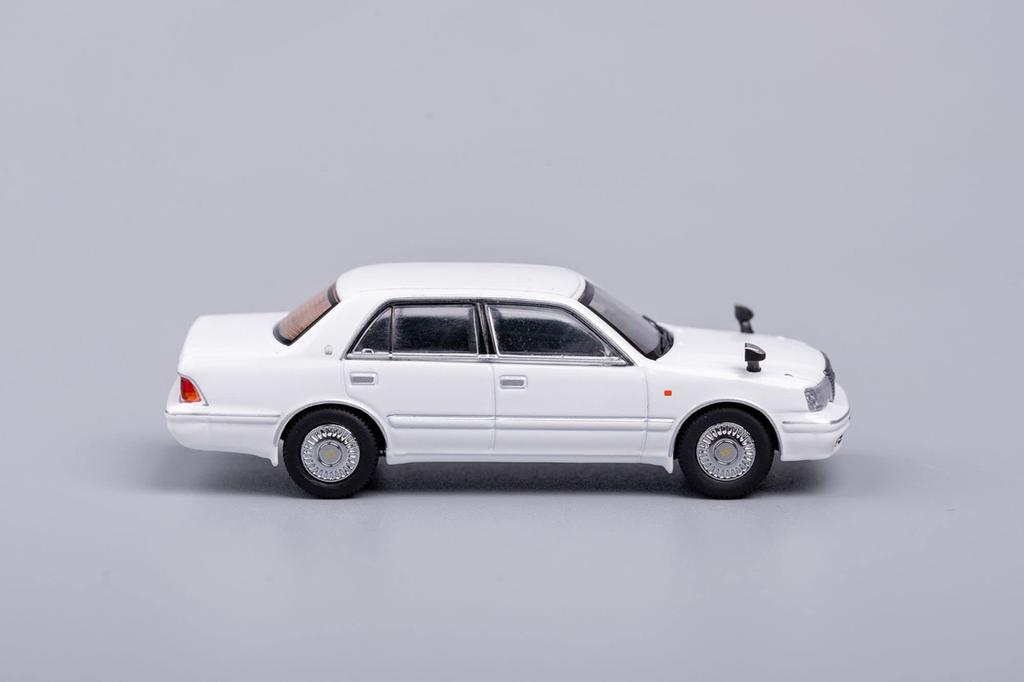 Gaincorp Products 1/64 Scale Toyota Crown JZS155 RHD White Finished Model KS-012-70