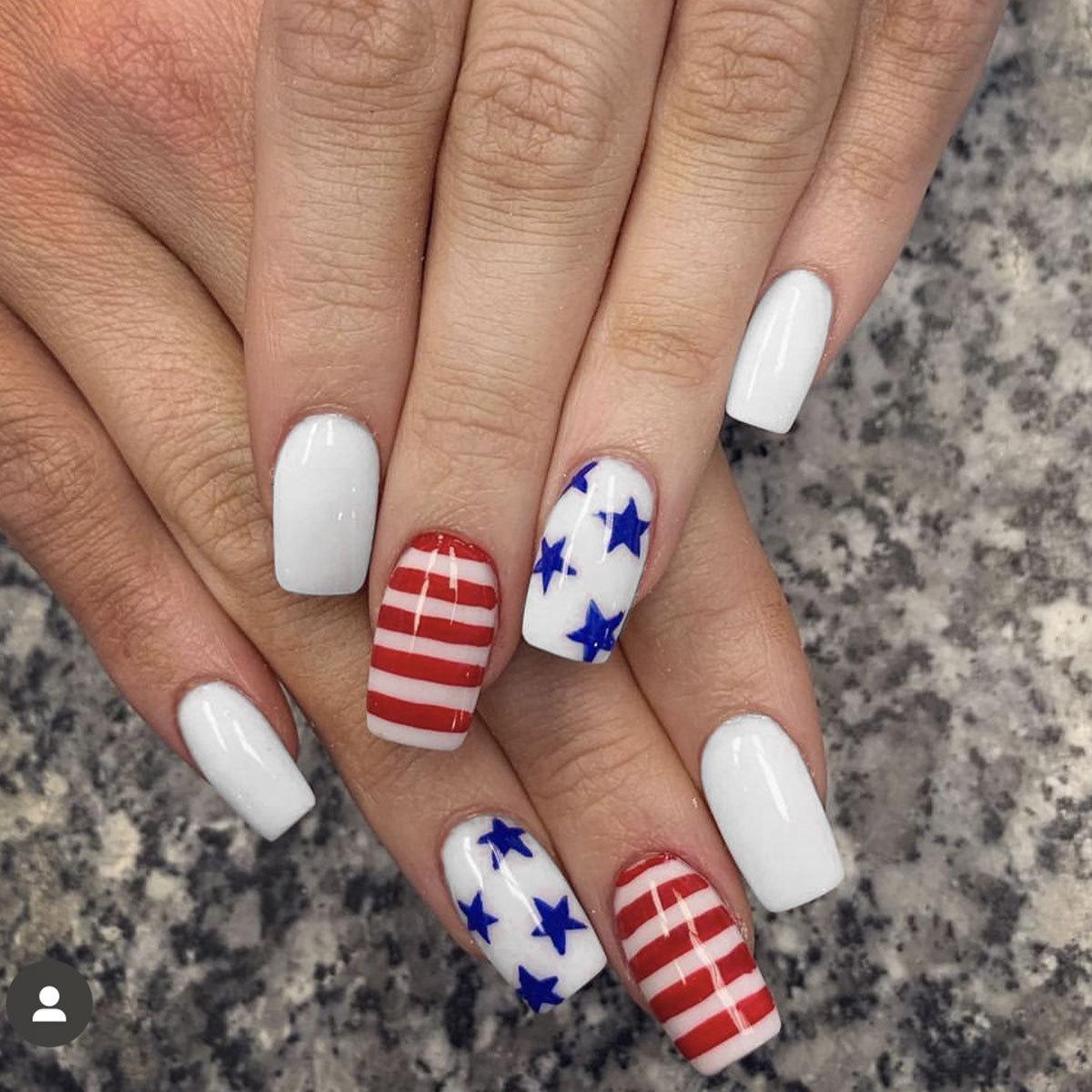 

Minimalist Blue & White Striped Stars False Nails for Independence Day