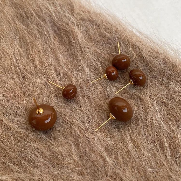 High-End Pearl Stud Earrings with 925 Silver Needle - Maillard Style Brown Bread Design for Autumn/Winter.