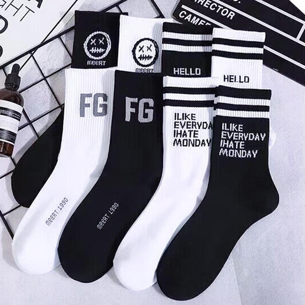 Zhuji Men's Autumn/Winter Mid-Tube Black & White Trendy Sports Socks - Breathable, Sweat-Absorbent, Long Tube for Basketball