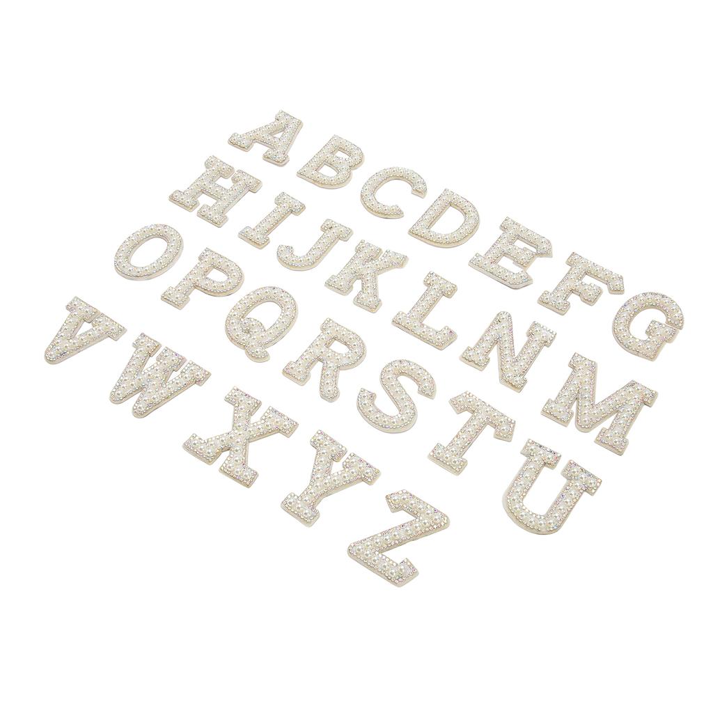 26 st Stryk-på-märken Alfabetstil Faux Pärla Strass Elegant Lätt att Använda Bokstavsmärken för Hatt Ryggsäck Skjorta