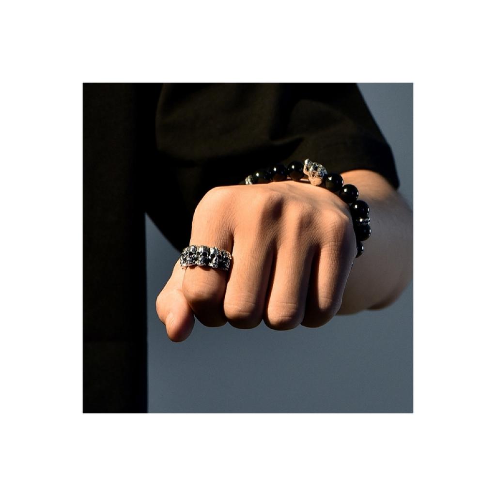 Regulowany męski posrebrzany pierścionek z wieloma czaszkami