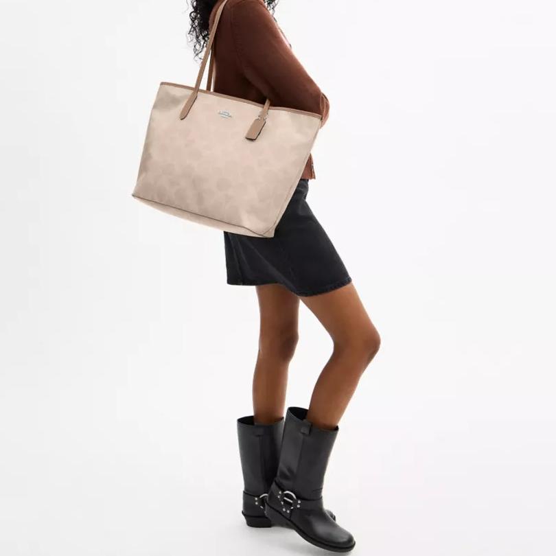 Coach City 36 Gold Logo Brand Print Maxi Signature Canvas Tote Bag Women Tote Bags Gray-Brown CCD66-SVPWH