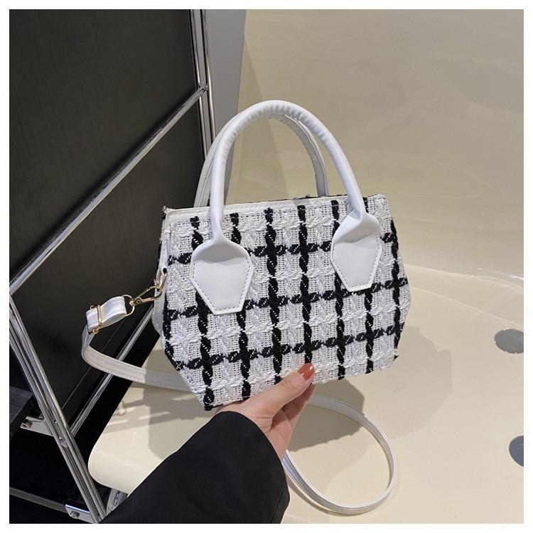 

Urban Minimalist Style Color-blocked Plaid Handbag For Women 2024 Spring New Casual Chic Commuter Crossbody Plaid White