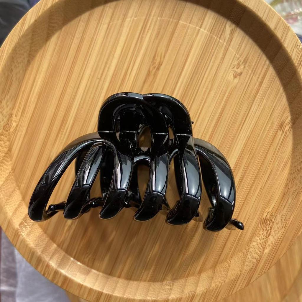 New Simple Hair Claw Women Solid Color Hollow Shark Claw Back Head Hair Clip Large Hair Claw Barrettes Girls Hair Accessories