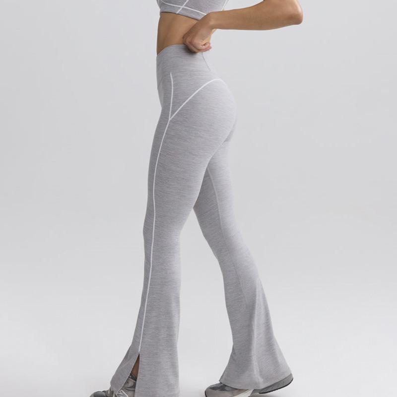 Yoga-Set in Kontrastfarbe: Hochelastischer Sport-BH und ausgestellte Hose mit Hüftlifting