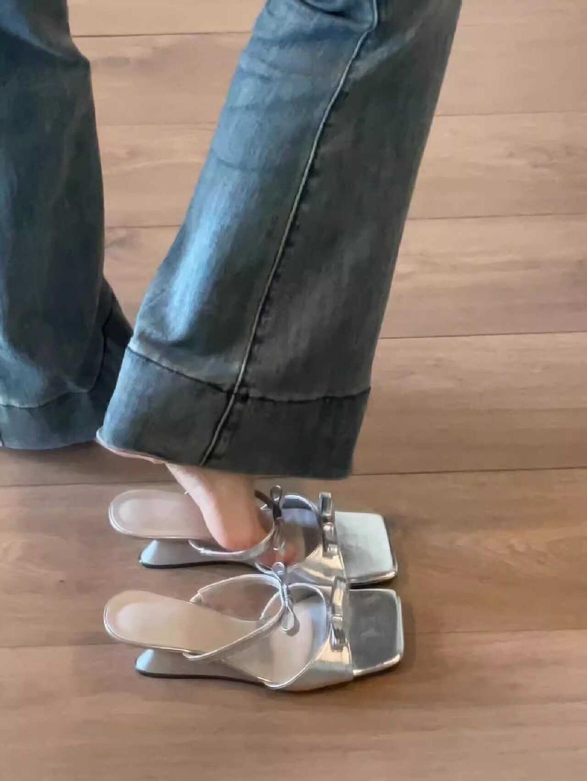 Bow square head wedge heel sandals women s summer new models with skirts with high heels 35 серебряный 3833₽