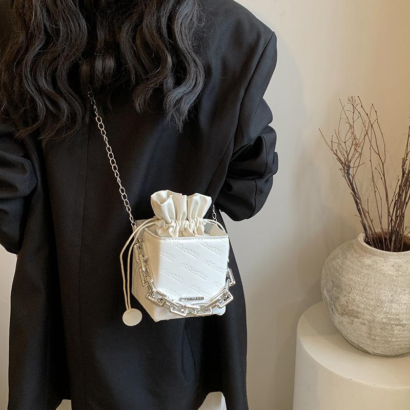 Fashionable Trendy Bucket Shoulder Bag Simple Fashion Crossbody Bag for Women Summer New Style Trendy Simple Small Bag
