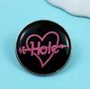Broche de Coração com Flecha do Cupido: Insígnia Criativa de Letra D em Inglês com Esmalte Pingado para Mochila e Acessórios de Roupa