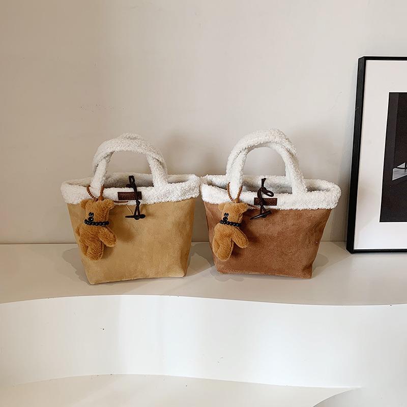 Niche Plush Hand Carrying Bucket Bag Women's Autumn and Winter New Retro Commuting Small Bag