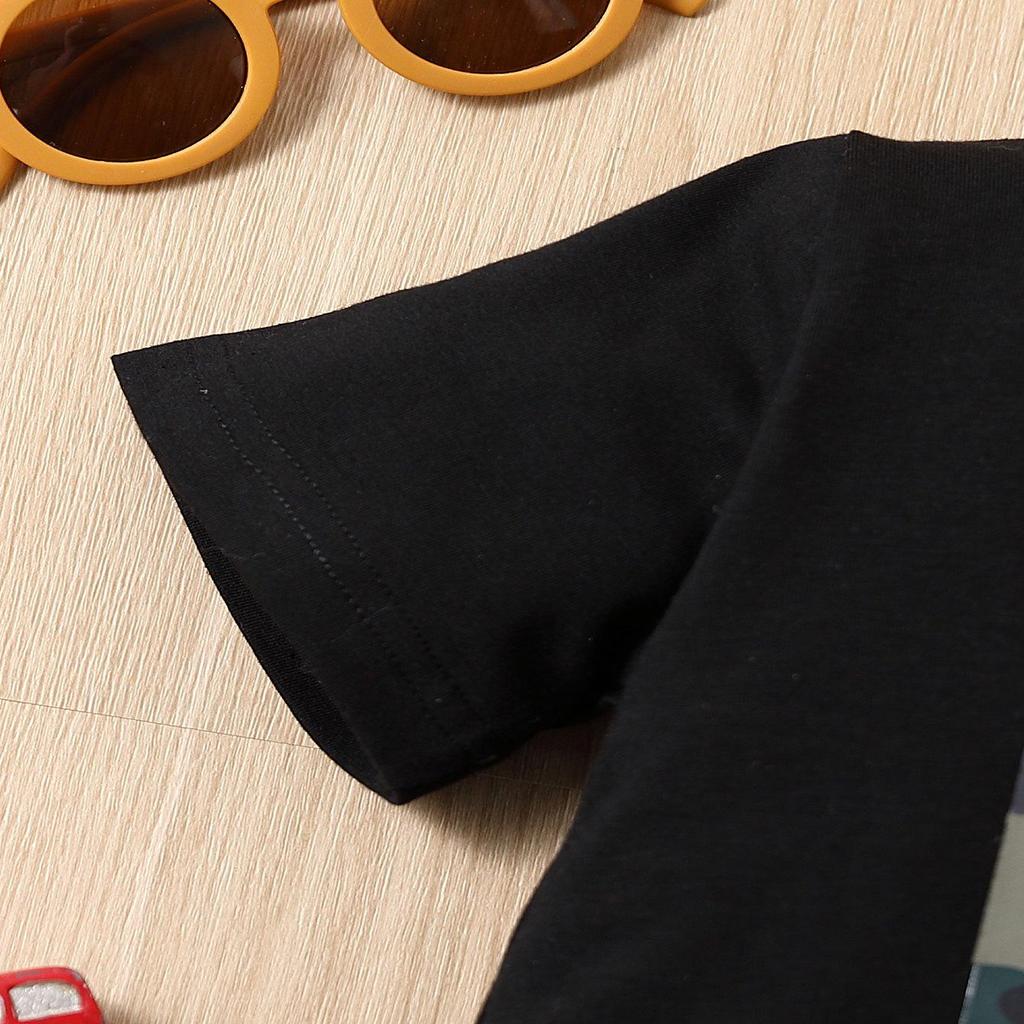 Boys' Summer Outfit: Letter Print Tee & Camo Shorts Set - European and American Style.