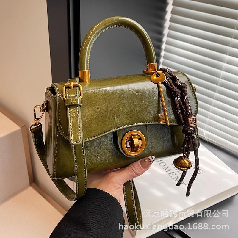 Autumn and Winter Portable Commuter Bag Women's 2025 New Trendy Retro Small Square Bag Versatile Multi-functional Shoulder Messenger Bag Tide