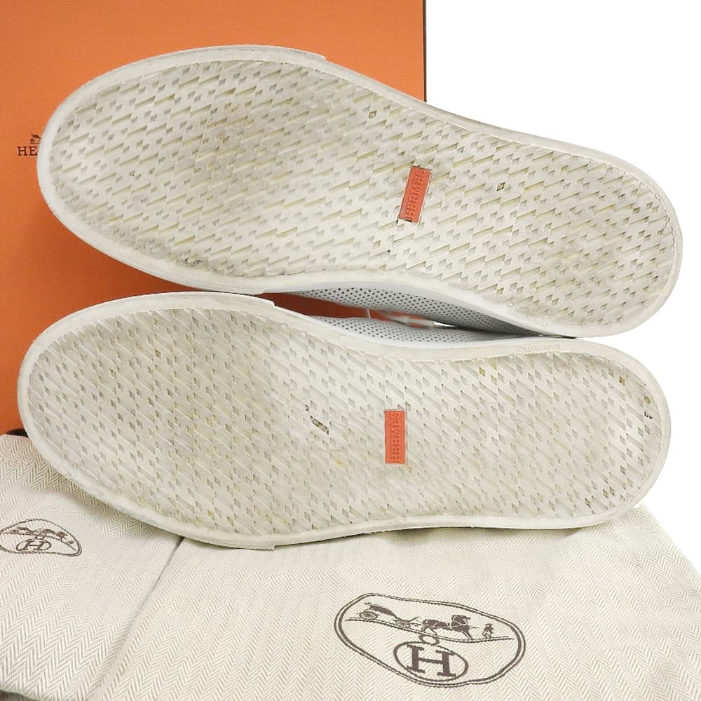 HERMES White Kelly Buckle Perforated Design Low-Top Sneakers in Calfskin and Chevre, SVHardware, Size 43 1/2 shoes 43.5 whiteUsed