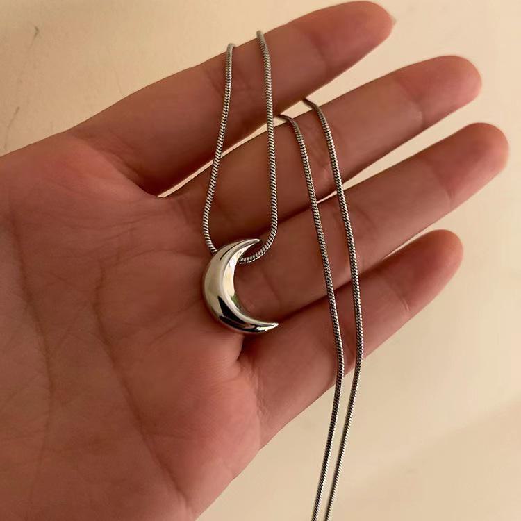 

Элегантное серебряное ожерелье в форме полумесяца для женщин - легкая роскошная цепочка на ключицу Niche, коллекция 2025 года. null