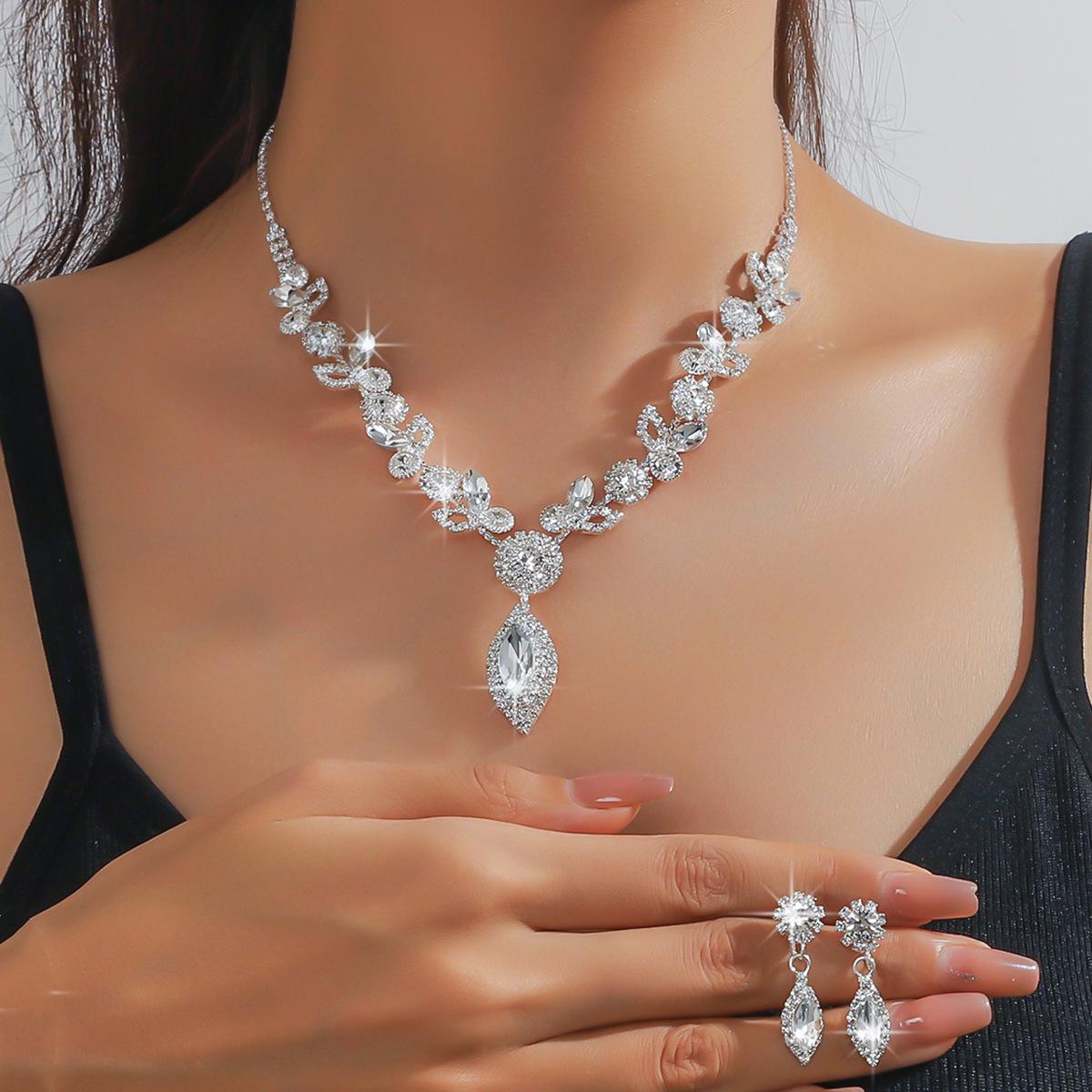 

Элегантный набор украшений из хрустальных страз: Серьги и ожерелье из когтевой цепочки с ретро листьями и цветами
