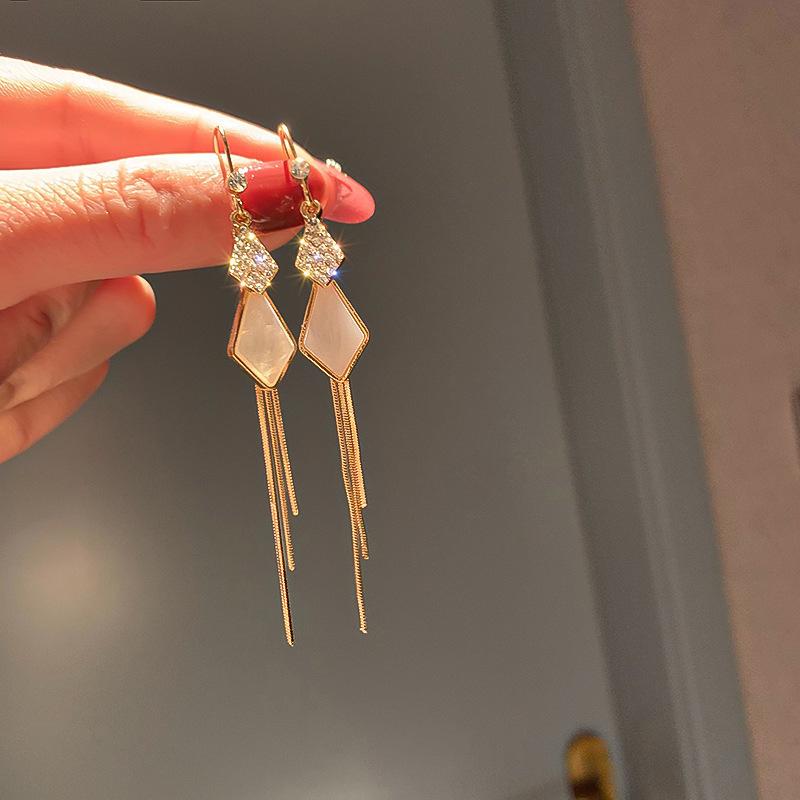 Brincos de Borla Pérola Sense Premium Agulha de Prata Celebridade Elegante Moda Brincos de Temperamento Brincos Longos de Diamante Flash de Luxo Leve Mulheres