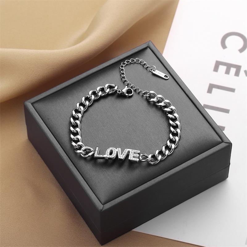 

Элегантный женский браслет из титановой стали - Стильный, Высококлассный дизайн, Легкая роскошь, Универсальный модный аксессуар