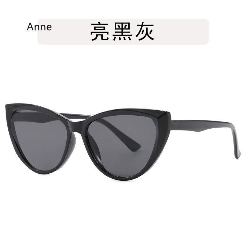 Classic Rivet Luxury  Designer Fashion Vintage Sunglasses Women For Men Sun Glasses Punk Popular Travel Outdoor Shade UV400
