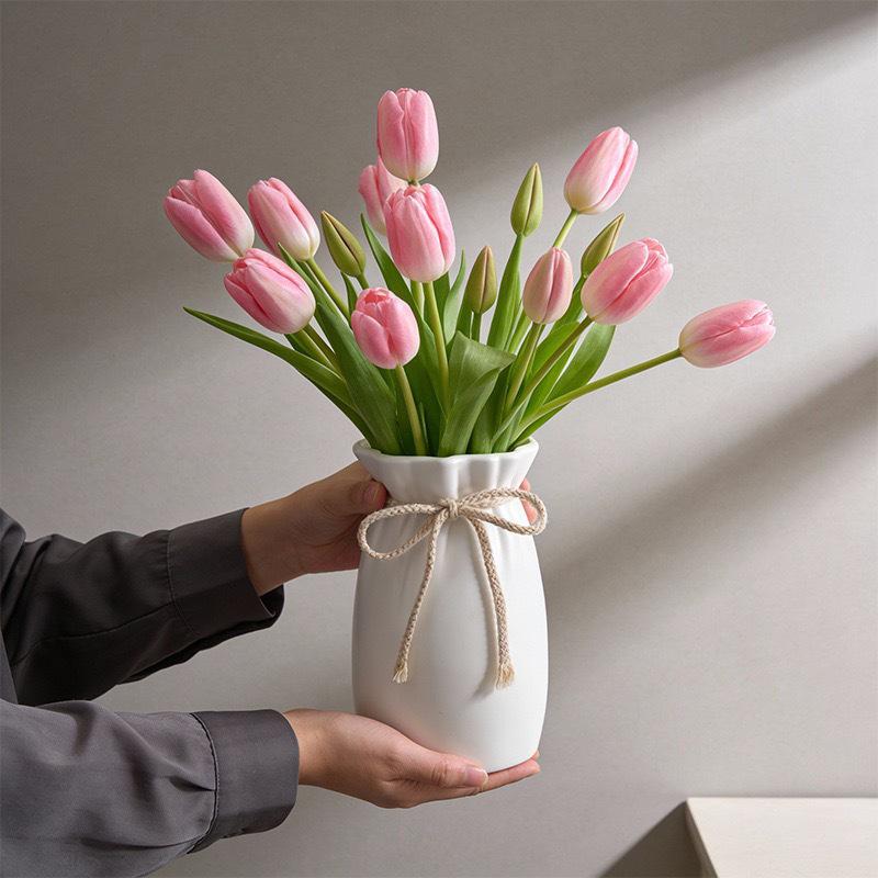Integrated Plastic Vase with Artificial Flowers and Hemp Rope Tie, Imitation Ceramic Ornament for Living Room.
