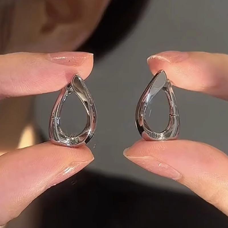 

Twisted Geometric Ear Buckle Niche High-end Cold Wind Heavy Duty Design Trendy Elegant Lady s Classic Accessories