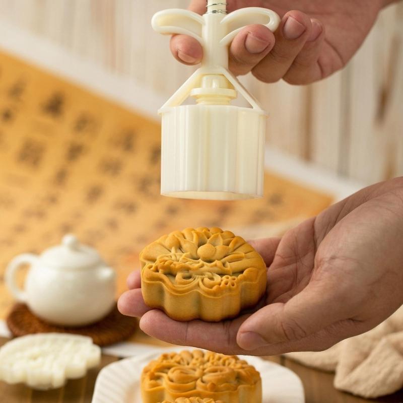 MidAutumn Festival Moon Cake Maker Small Flower Fan Moon Cake Molds Cookie Stamps Hand Press Cookie Dessert Cutter
