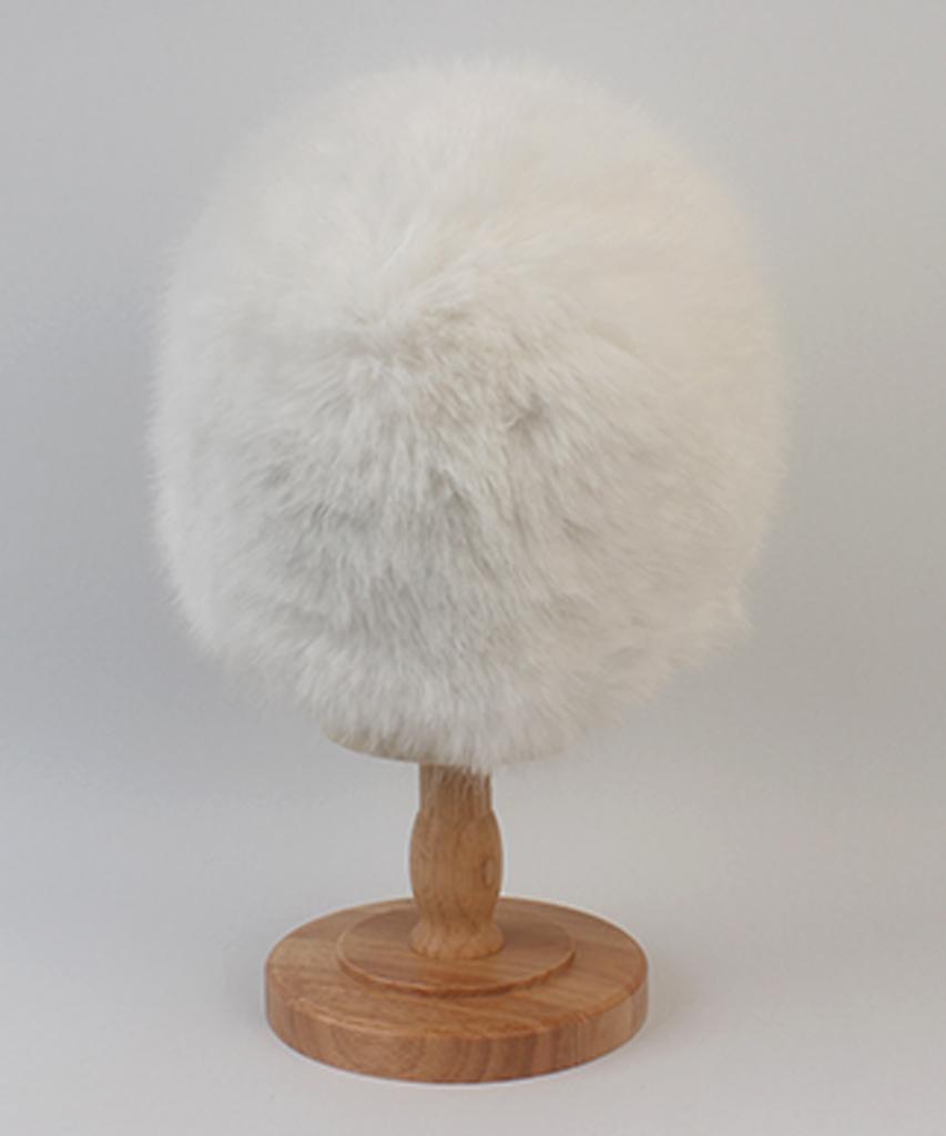 Yunibeosyeolkemiseuteuli Eskimo Fur White Bucket Hat