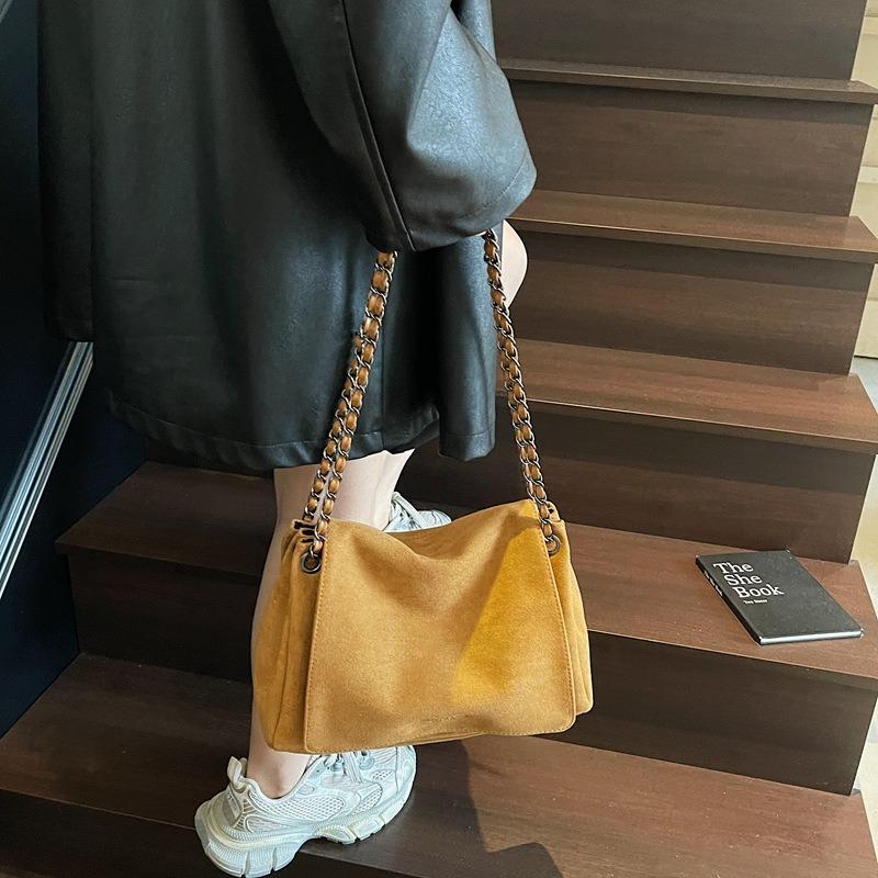 Textured Chain Versatile Women's Bag New Popular Fashion Large-capacity Leisure Commuting Shoulder Armpit Bag
