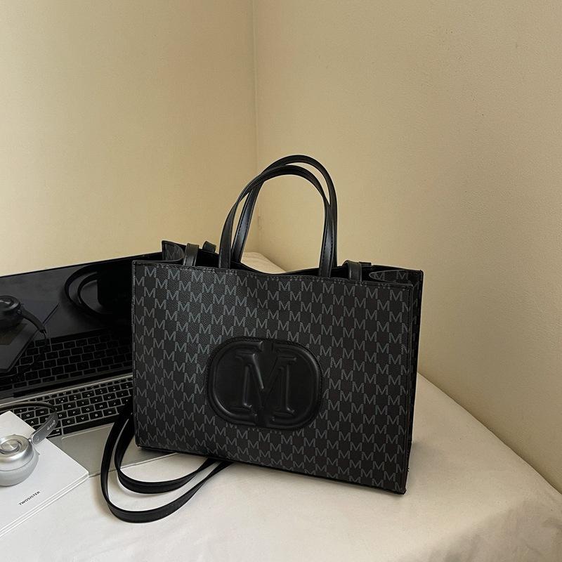 

Light luxury tote bag 2025 new high-end fashion printing portable shoulder armpit large-capacity women s bag