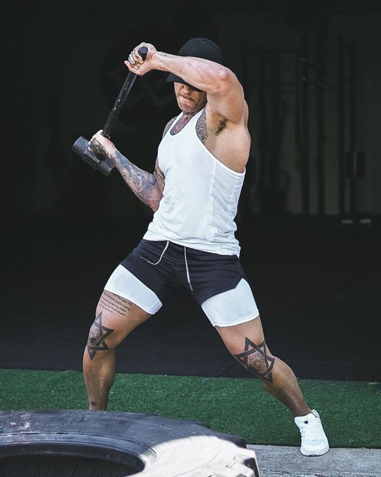 Men's Double Layer Color Block Sports Shorts with Hang Towel - Breathable, Solid Color Fitness Running Shorts.