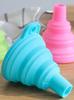 Entonnoir télescopique domestique Emballage de cuisine Entonnoir résistant aux hautes températures Mini entonnoir pliable Outils de cuisine 4 couleurs 1 paquet