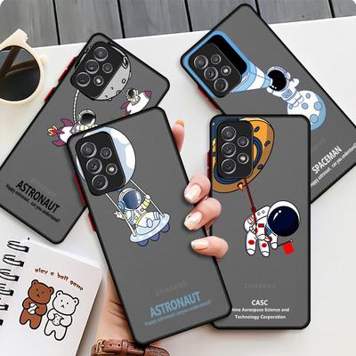 Roztomilý kreslený astronaut Matný kryt Pro Samsung Galaxy A52 A12 A51 A32 A21s A71 A32 5G A12 A22 A53 A70 A50 A30 Pevný kryt na telefon