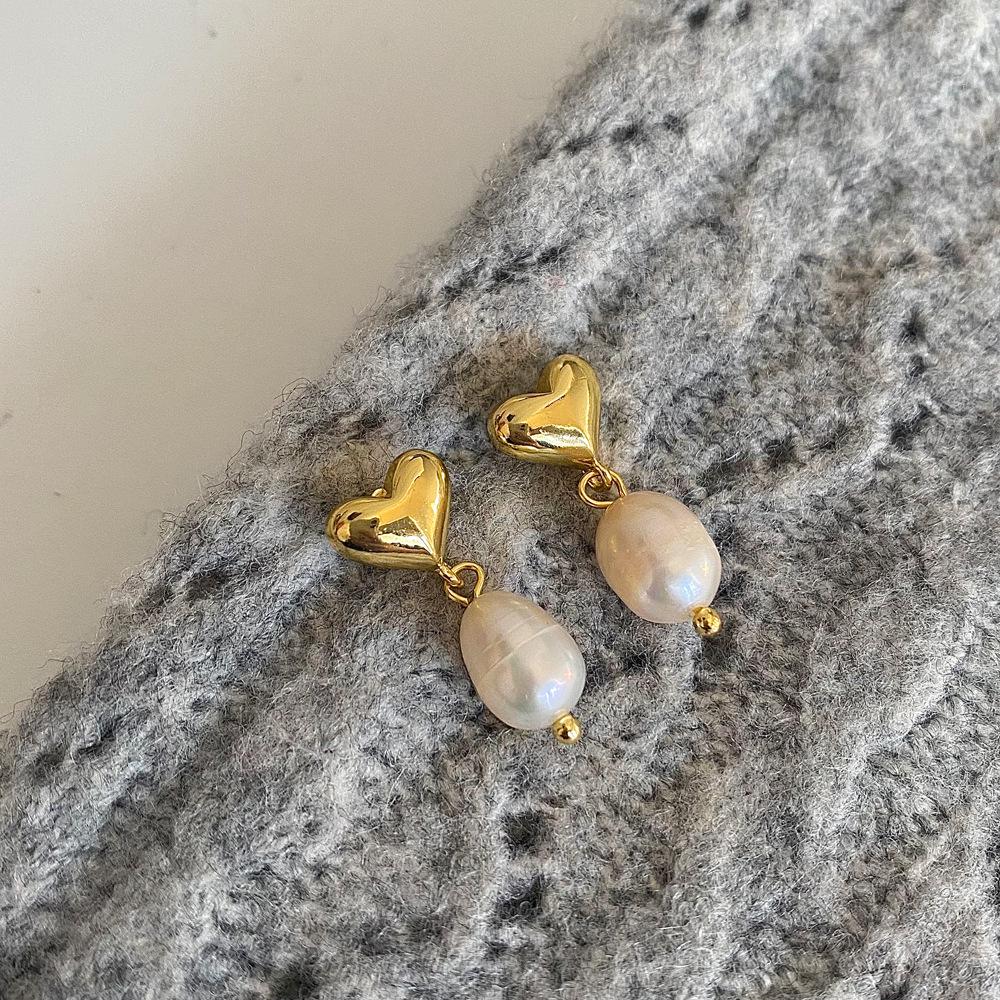 Gold-Tone Heart Freshwater Pearl Shell Bead Stud Earrings for Women - Elegant Copper-Plated Design