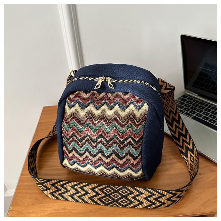 Fashionable Ethnic Style Women's Crossbody Bag 2024 Winter New Lady Shoulder Bag