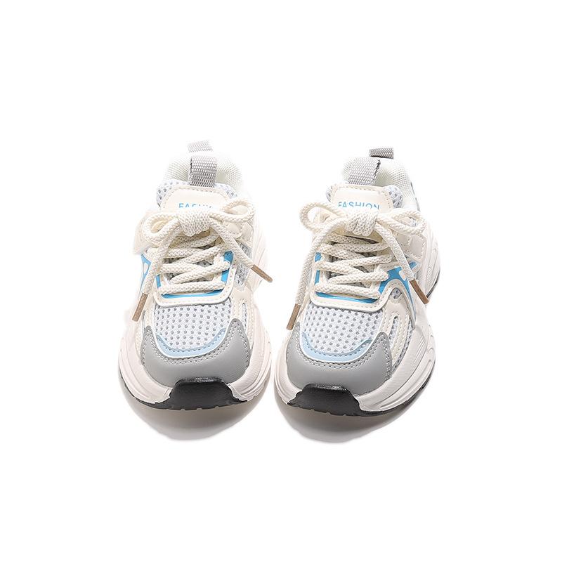 2025 fashion trend of children's running shoes with laces and soft soles