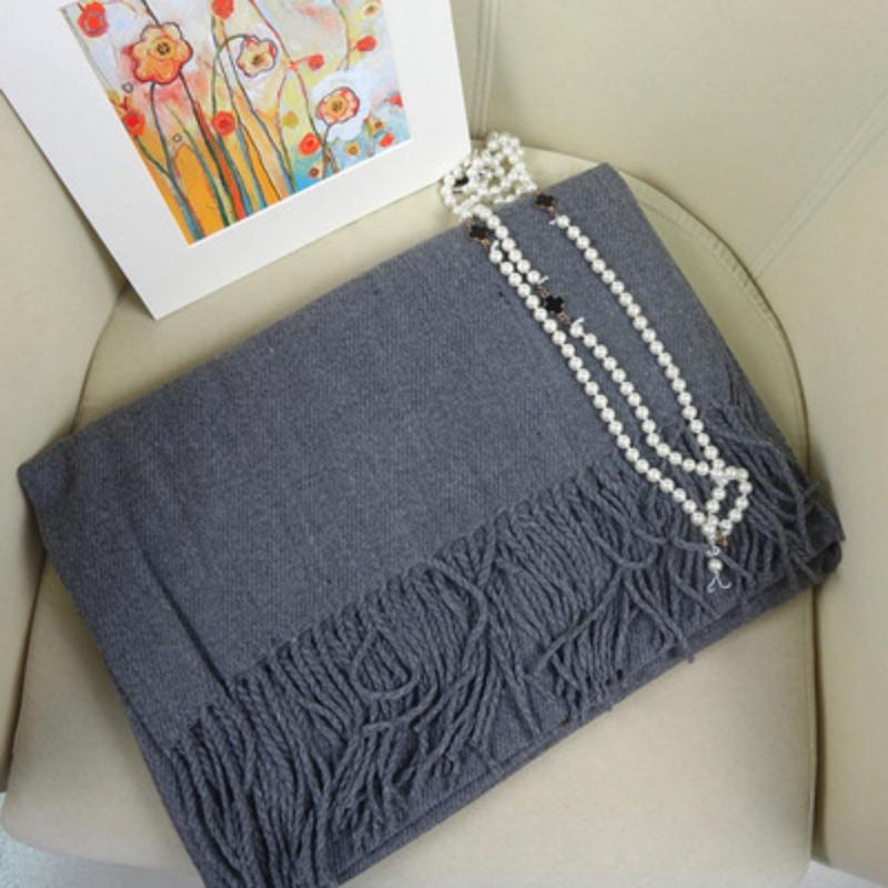 Travel photo style, Zhang Xinyuan retro Chinese red versatile imitation cashmere scarf shawl