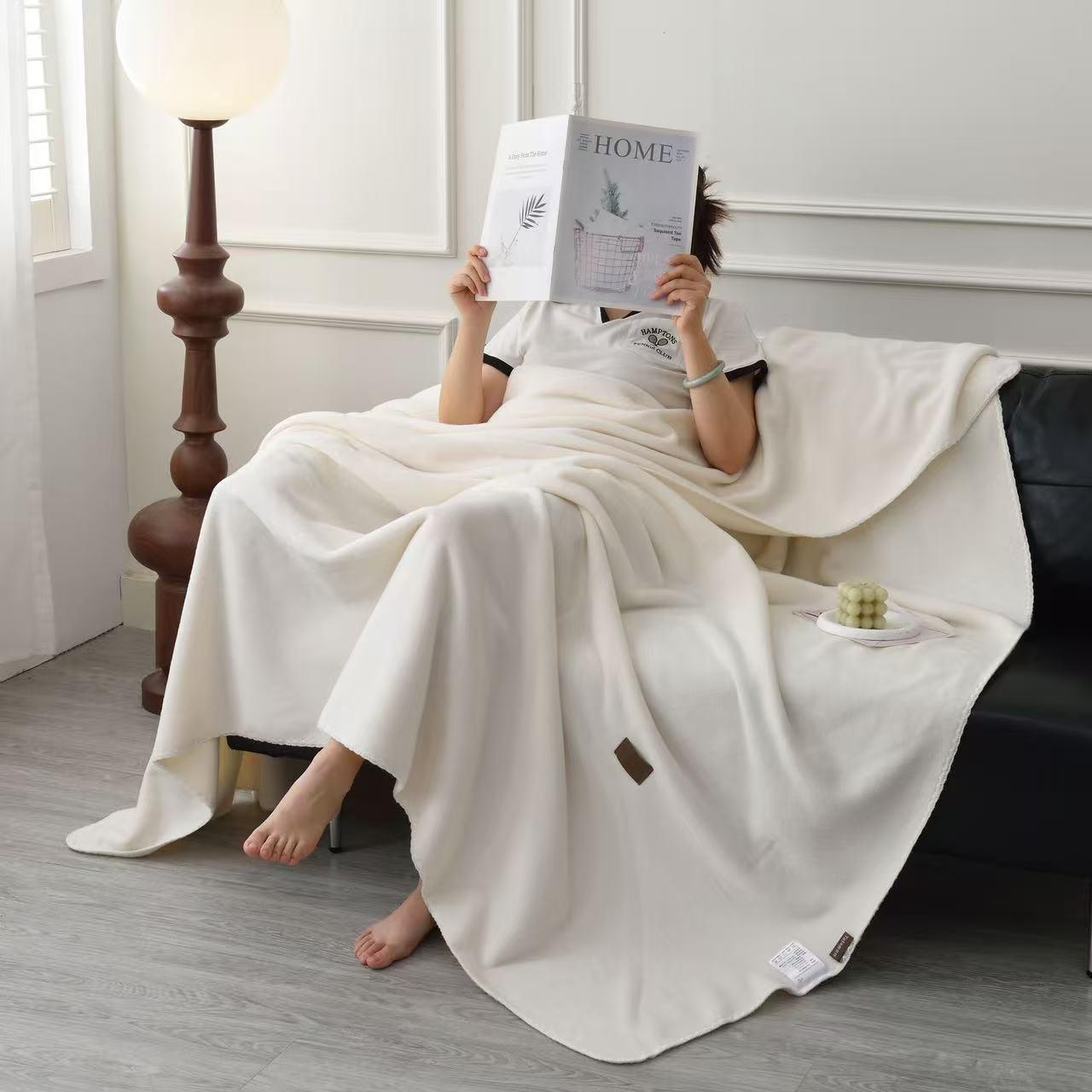 Modern Simple Office Lunch Break Multi-functional Thermal Blanket Snow Leopard Fleece Solid Color Blanket 150X200Cm