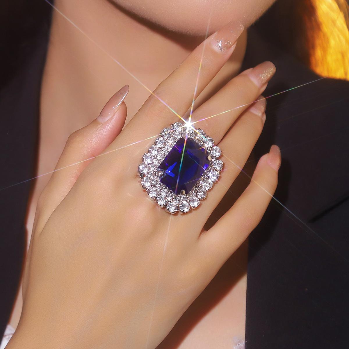 

Высококачественное блестящее кристаллическое кольцо темперамент сто совпадений открытие регулируемое кольцо женское кольцо 1 шт Opening adjustable