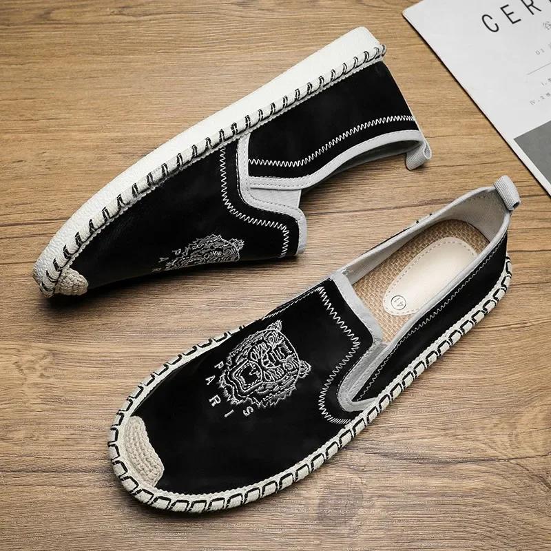 New Men Casual Loafers Embroidered Tiger Shoes Classic Black Flat Men Shoes Letter Printing Slip On Footwear Male Plimsolls
