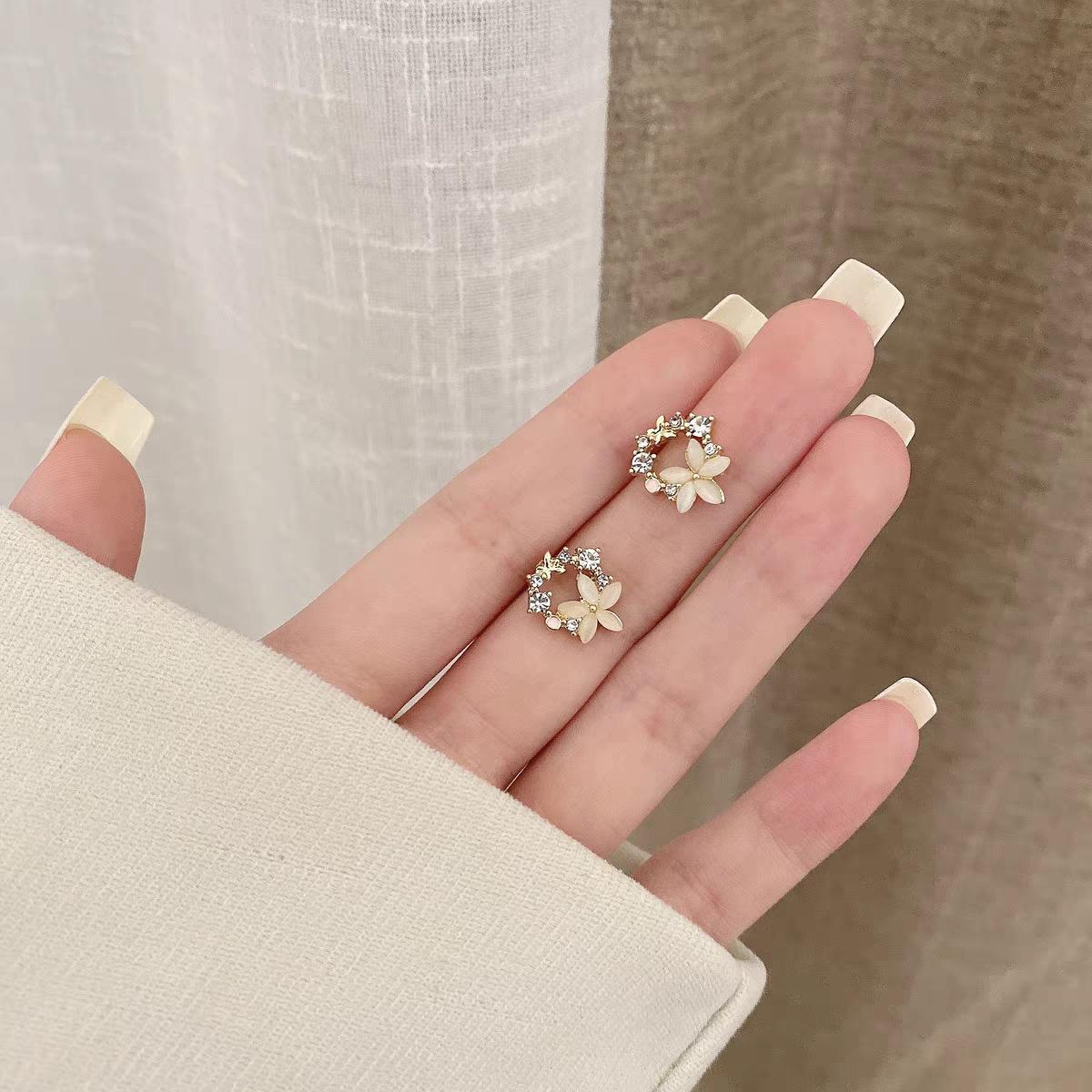 

Year French temperament cat s eye zircon flower stud earrings silver needle design earrings