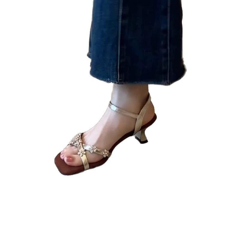 French square head rhinestone flower cross with open-toed sandals women's 2025 new summer wear with skirt one-word sandals