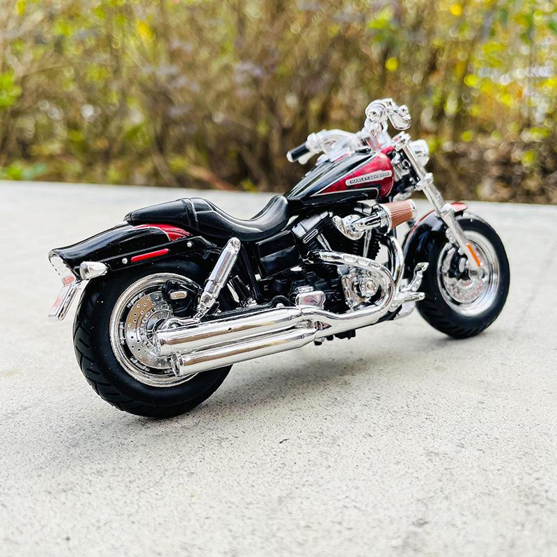 Maisto 1:18 Harley-Davidson Motorcycle 2009 FXDFSE CVO Fat Bob Alloy Motorcycle Model Toy Car Collection
