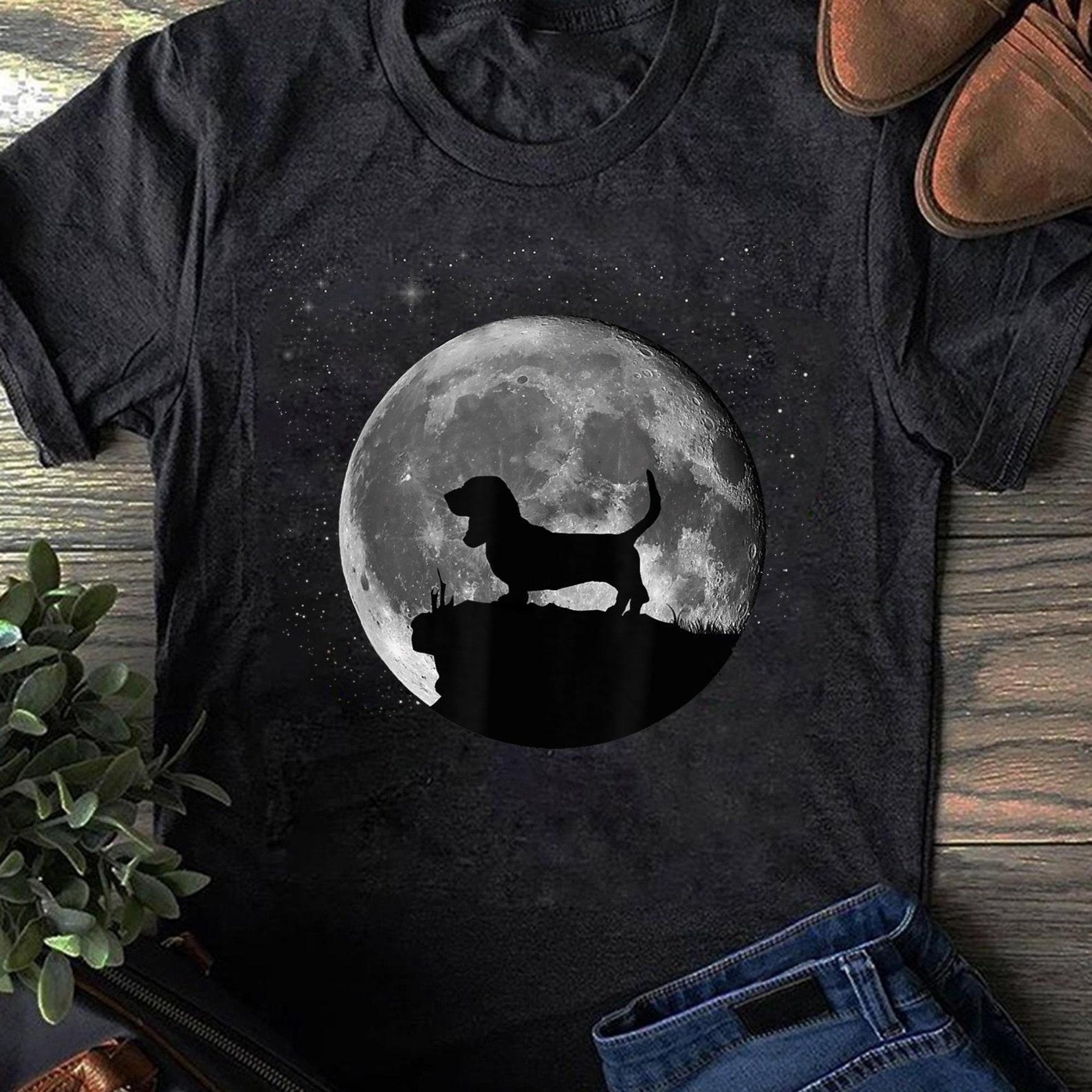 Basset Hound Moon T-Shirt: Gift for Dog Lovers 3XL