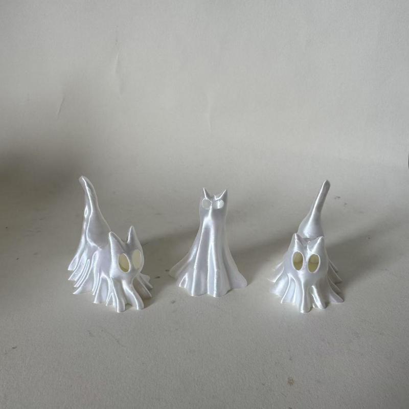 

3Pcs Cute Unique Plastic Desktop Ornament For Christmas Thanksgiving Glow-in-the-Dark Cat Figurines Office & Home Decoration