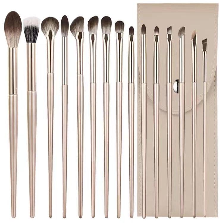 15-teiliges Lidschattenpinselset mit weichen Borsten: Ideal für Anfänger, enthält Pinsel für Nose Shadow, Smudge, Detail und Eyeliner.