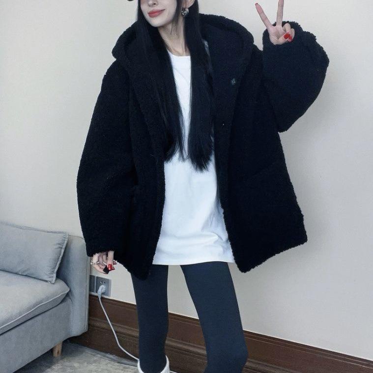 Korean Style Women's Winter Lambswool Coat, Hooded and Thickened for a Warm, Slim Look